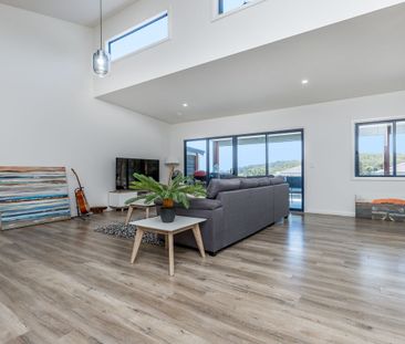 Modern four bedroom townhouse in sought after Corlette - Photo 5