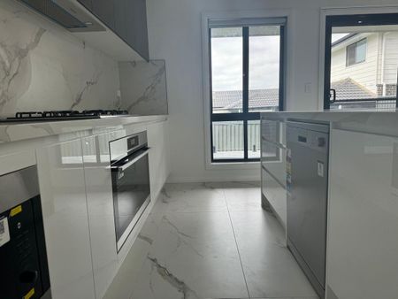 Brand New 4 Bedroom Home! - Photo 2