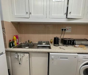 Bedsit, Clem Attlee Court, SW6 - Photo 4