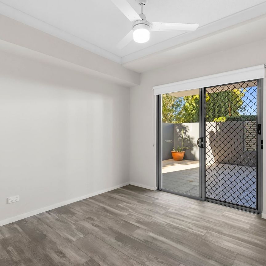 Spacious Ground-Floor Apartment in Prime Location - Photo 1