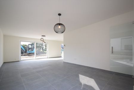 Nieuwbouwwoning te huur in Westrozebeke – Moderne halfopen bebouwing met ruime tuin en topligging - Photo 4