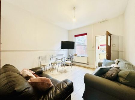 5 Bed Terraced House, Cycle Road, NG7 - Photo 4
