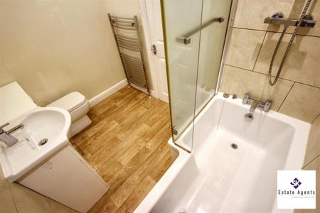 3 Bedroom House - End Terrace To Let - Photo 3