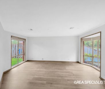 Beautifully Maintained Family Home with Alfresco Living! - Photo 1
