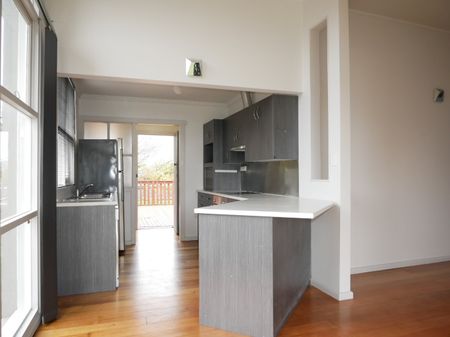 Comfort and Convenience in Summerhill - Photo 3