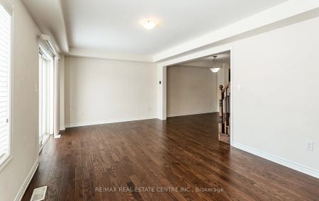 Property For Lease | W9264714 - Photo 5