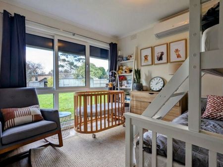 MODERN AND SPACIOUS - Photo 3