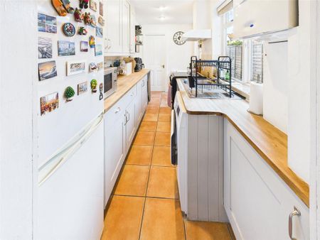 2 bedroom end of terrace house to rent - Photo 5