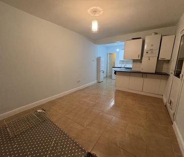 3 bedroom ground floor flat to rent - Photo 5