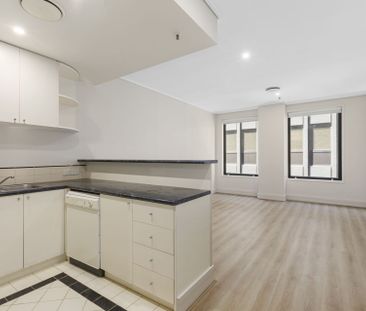 Stylish Inner-City Apartment Opposite Fawkner Park - Photo 4