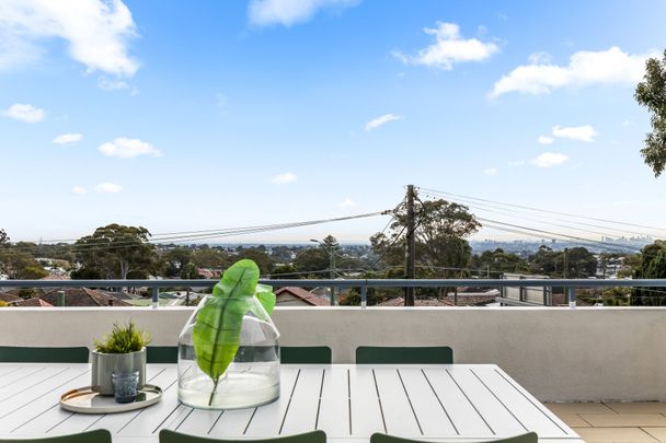 Super-Sized Courtyard with City views! - Photo 1