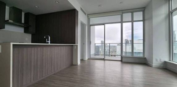 Brentwood skytrain 2bedroom 2bathroom 4 year new - Photo 2