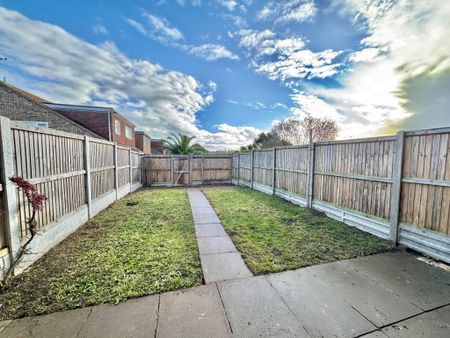 2 bedroom terraced house to rent - Photo 5