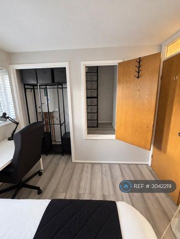 1 bedroom in a house share to rent - Photo 4