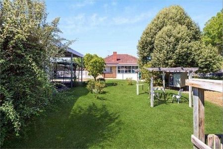 Beautifully restored 1950s home on large block with big sheds. - Photo 3