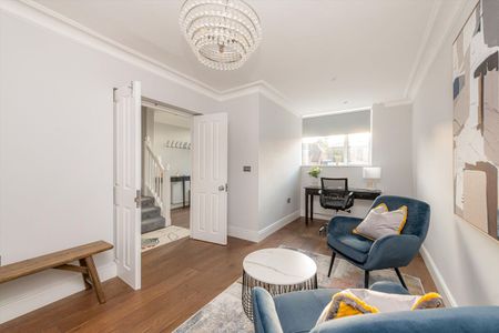 A beautifully presented townhouse in the heart of Swiss Cottage. - Photo 3