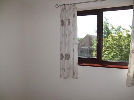 2 bedroom semi-detached house to rent - Photo 2