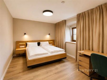 Pronájem luxusního bytu 3+kk po kompletní rekonstrukci v historickém centru Jindřichova Hradce - Fotografie 4