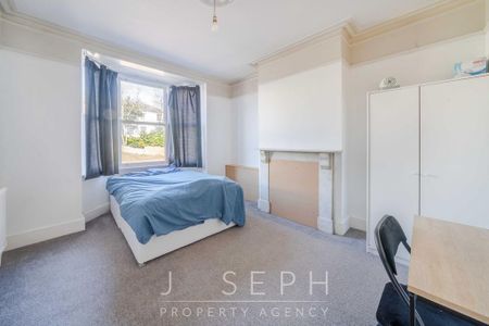 1 bedroom in a house share to rent - Photo 2