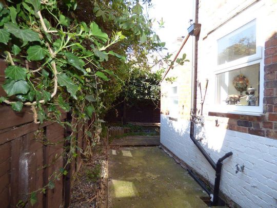 2 bedroom semi-detached house to rent - Photo 1