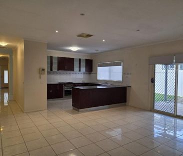 Three Bedroom Home in a Quiet Location - Photo 6