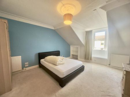 3 bedroom apartment to rent - Photo 4