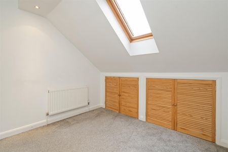 4 bed link detached house to rent in Hazeltree Grove, Solihull, B93 - Photo 5