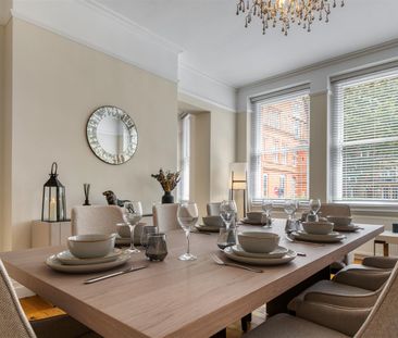 4 bed flat to rent in Kensington Court, London, W8 5 - Photo 1