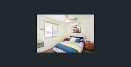 3 Bedroom 2.5 Bathroom + 2 Garage available for rent - Photo 4