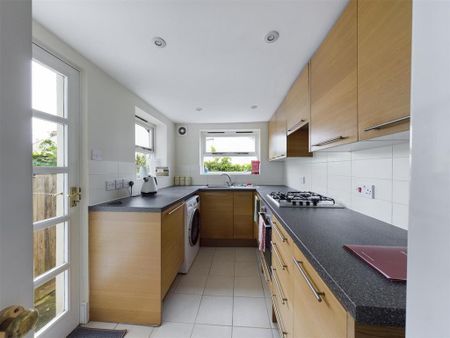 4 bedroom terraced house to rent - Photo 2