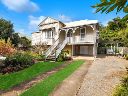 Beautiful 3 Bedroom Queenslander Close to Town - Photo 2