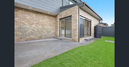 Brand New Three-Storey Townhouse in Fairy Meadow - Photo 2