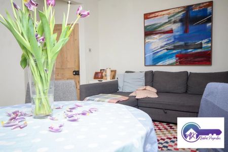 3 Bedroom Flat To Rent - Photo 2