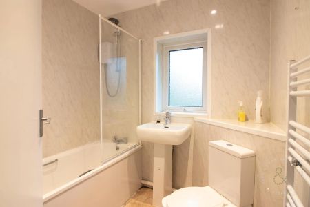 3 Bedroom Townhouse - Semi Detached - Photo 2