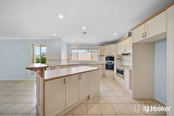 Spacious 4 Bedroom Ensuite Jerrabomberra Home - Photo 1