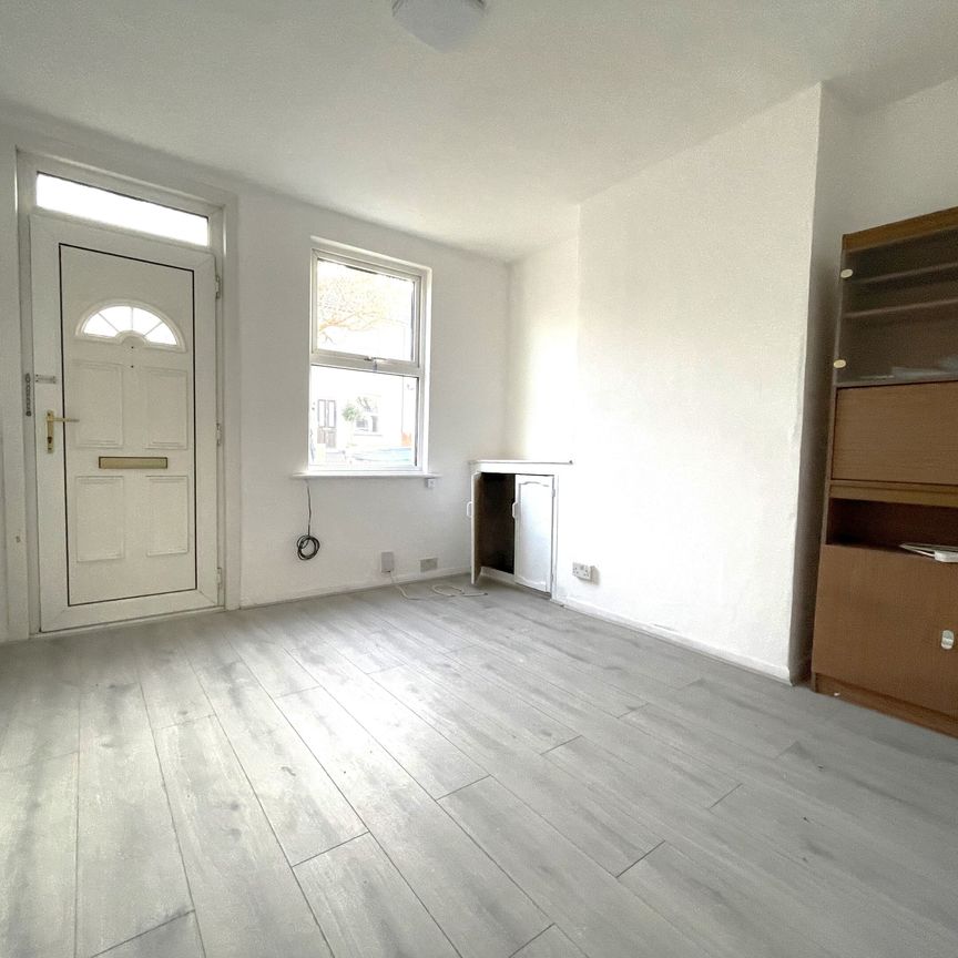 Cross Street, Watford - Photo 1