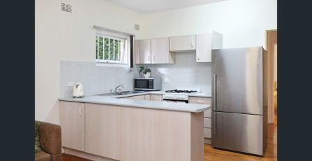 Spacious One Bedroom Unit close to Beach - Photo 2