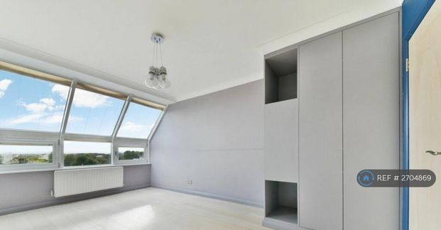 2 bedroom penthouse to rent - Photo 1