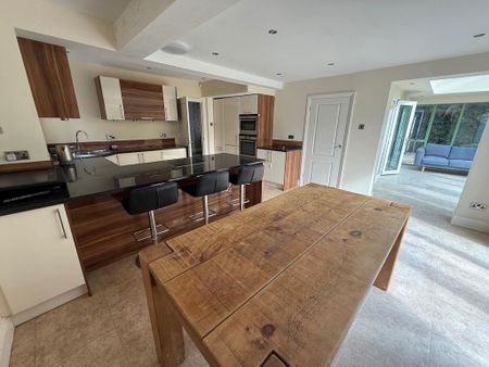 5 bedroom detached house to rent - Photo 2