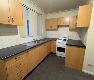 2 bedroom unit located in quiet street. - Photo 3