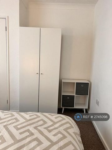 5 bedroom semi-detached house to rent - Photo 3