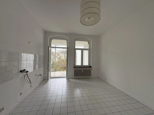 2-Zimmer Altbau mit Balkon zum Verlieben: Renoviert in Pempelfort! - Photo 1