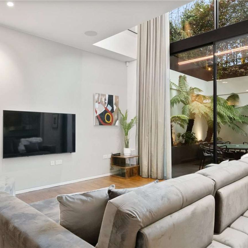 A sensational, recently completed contemporary house. - Photo 1