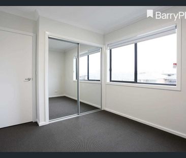 **REGISTER TO INSPECT VIA REALESTATE.COM.AU LINK & PHOTO ID MUST BE... - Photo 1