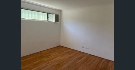 4 BED X 2 BATH X 2 SECURED GARAGE IN APPLECROSS - Photo 4