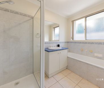 WONDERFUL HOME IN A QUIET COURT! - Photo 4