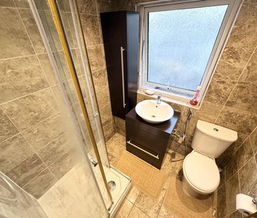 4 Bedroom House - Mid Terrace To Let - Photo 5