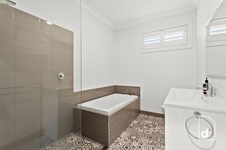 Modern Coastal Living At It's Best - Photo 4