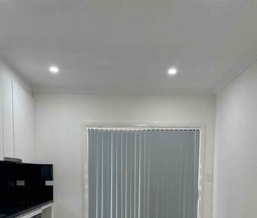 Charming 2-Bedroom Granny Flat in Fairfield West - Photo 3