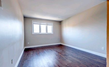 For Lease - 372 Dixon Boulevard, Newmarket, Ontario - Photo 4